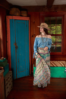 311108 Marilyn Top . 311301 Hart Skirt . 01.jpg